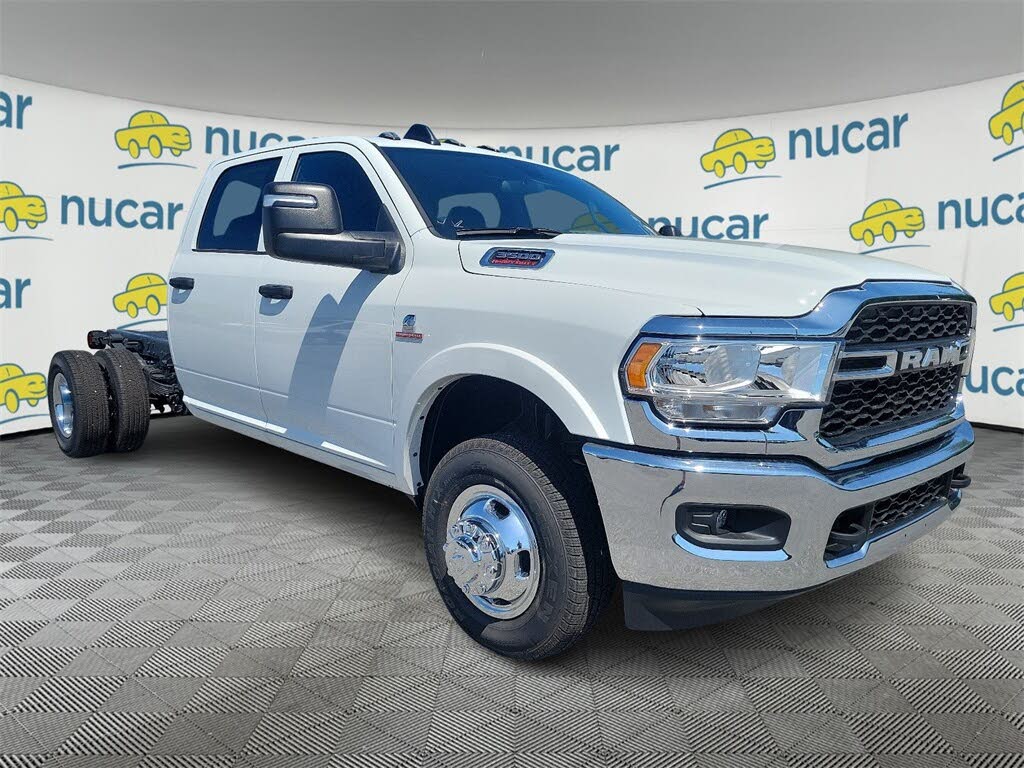 2024 RAM 3500 Chassis Tradesman Crew Cab LB DRW 4WD