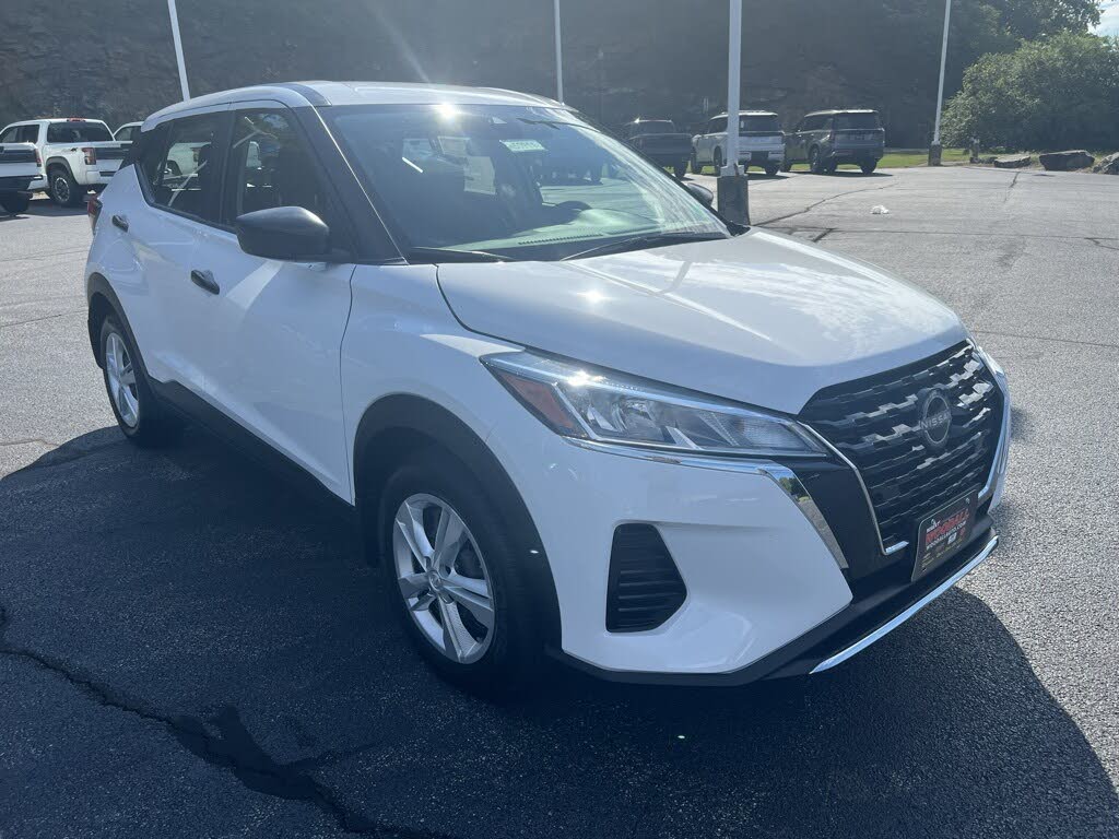 2025 Nissan Kicks Play S FWD