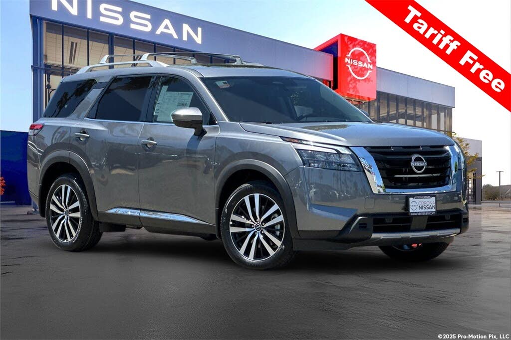 2025 Nissan Pathfinder Platinum FWD