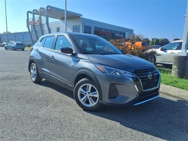 2025 Nissan Kicks Play S FWD