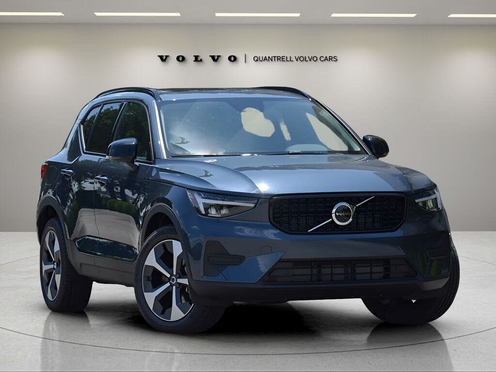 2026 Volvo XC40 B5 Core AWD