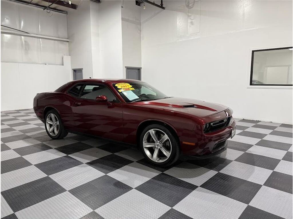 2017 Dodge Challenger SXT RWD