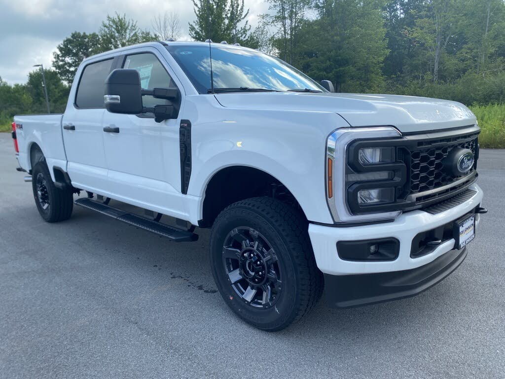 2025 Ford F-250 Super Duty XL Crew Cab 4WD