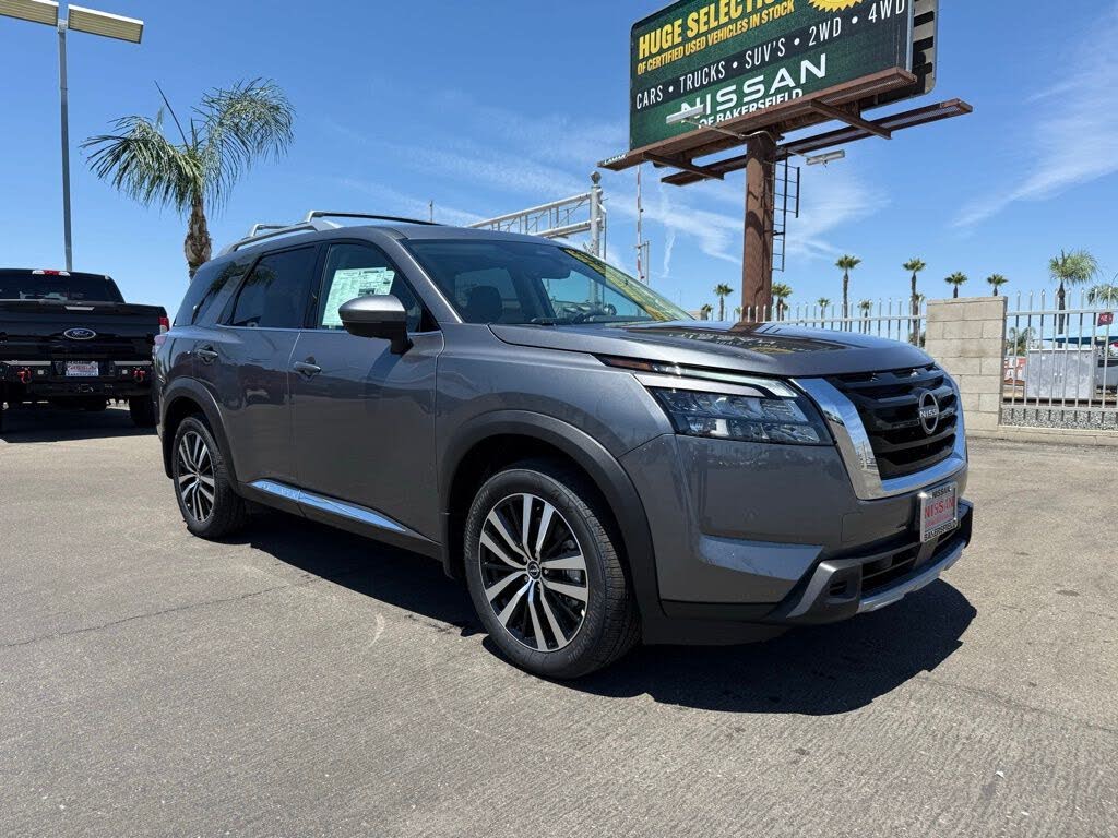 2025 Nissan Pathfinder Platinum FWD