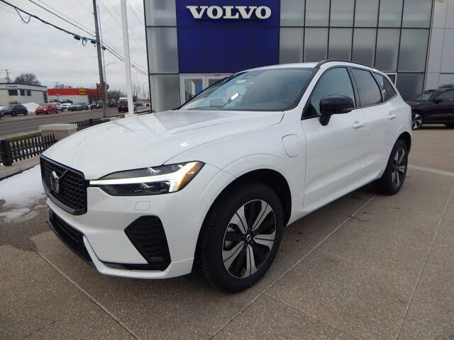 2025 Volvo XC60 Recharge T8 Core Dark Theme eAWD