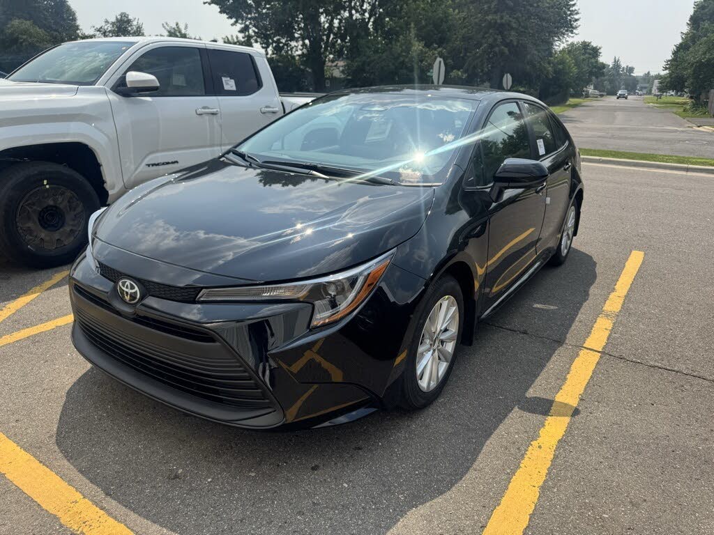 2025 Toyota Corolla LE FWD