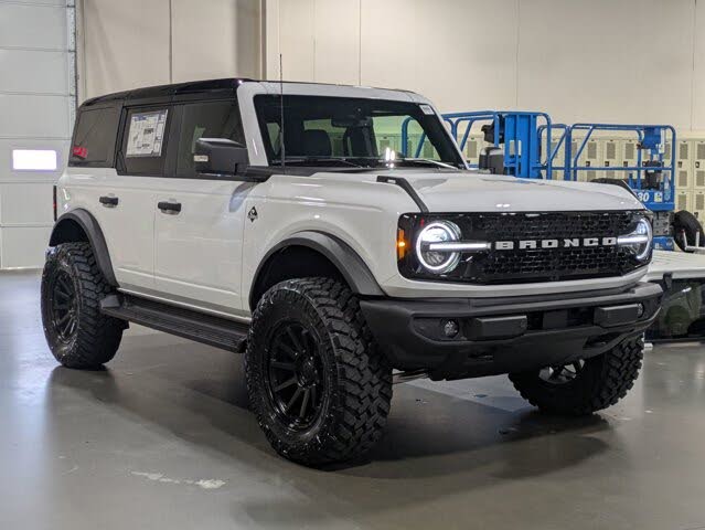 2025 Ford Bronco Outer Banks 4-Door 4WD