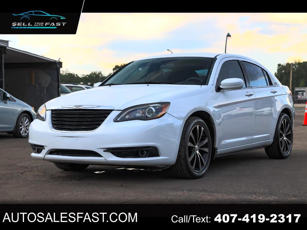 2013 Chrysler 200 Touring Sedan FWD
