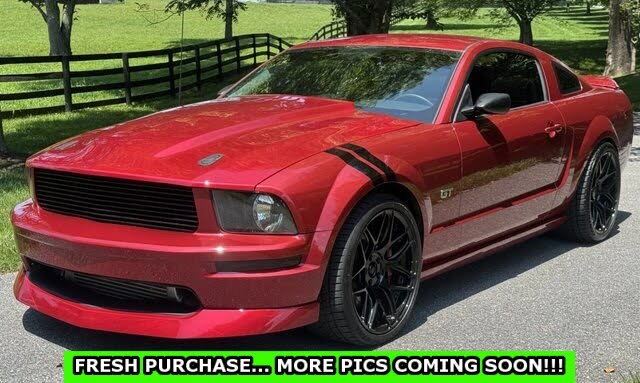 2005 Ford Mustang GT Deluxe Coupe RWD