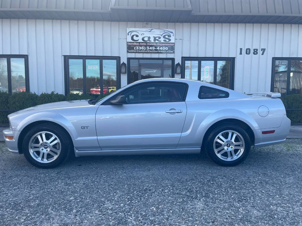 2006 Ford Mustang GT Deluxe Coupe RWD