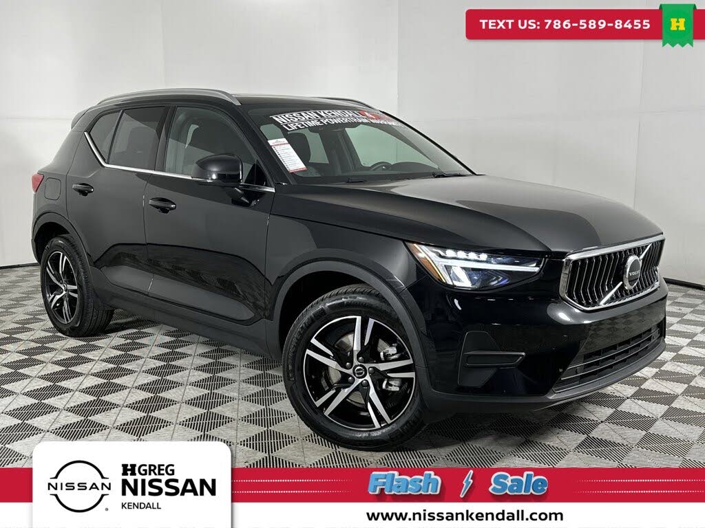 2025 Volvo XC40 B5 Core Bright Theme AWD