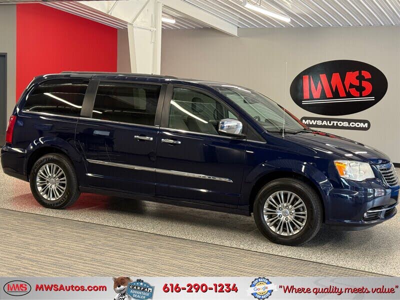2013 Chrysler Town & Country Touring-L FWD