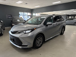 Toyota Sienna XLE 8-Passenger FWD