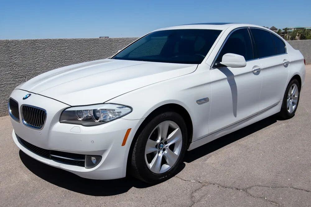 2013 BMW 5 Series 528i Sedan RWD