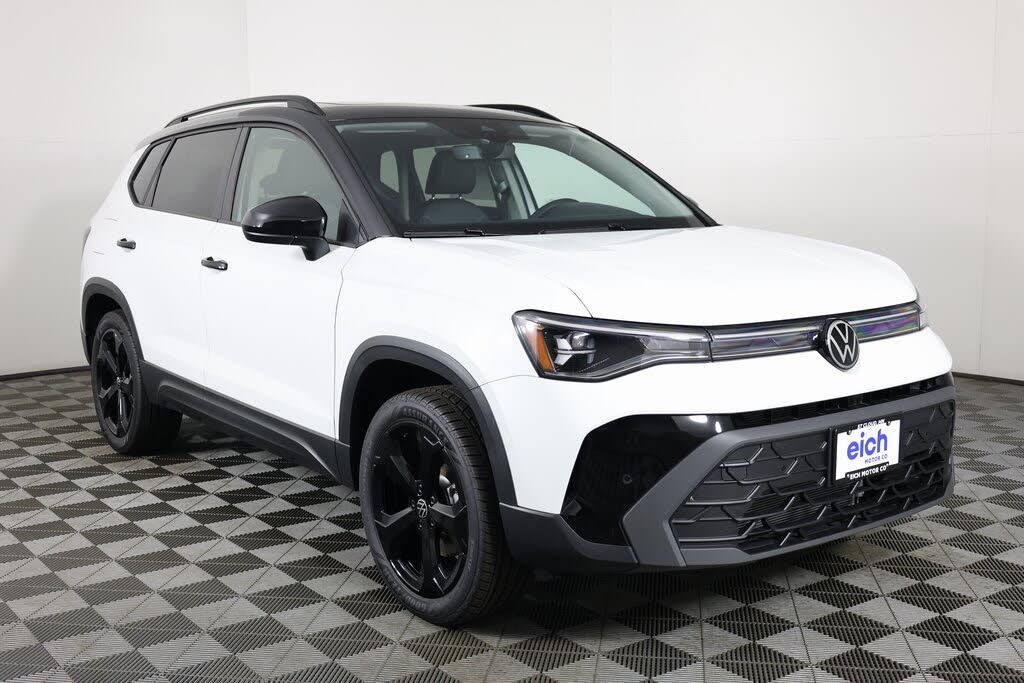 2025 Volkswagen Taos SE Black 4Motion