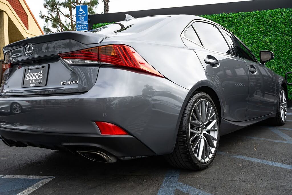 2018 Lexus IS 300 RWD