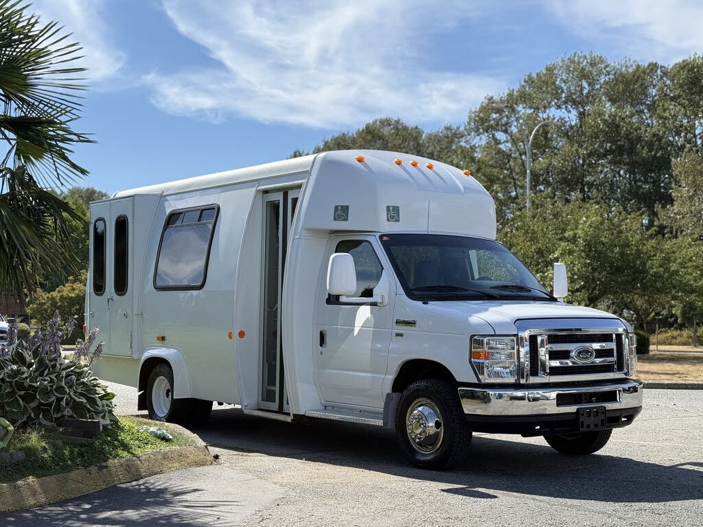 2013 Ford E-Series Chassis E-350 Super Duty 138 Cutaway RWD