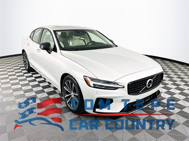 2022 Volvo S60 B5 Momentum AWD