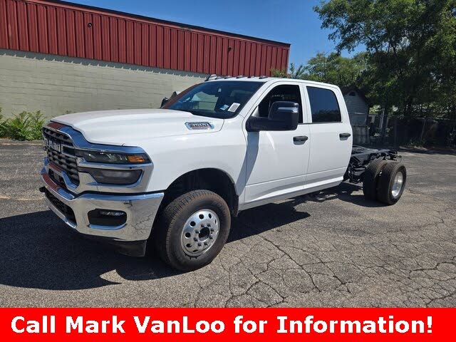 2025 RAM 3500 Chassis Tradesman Crew Cab LB DRW 4WD