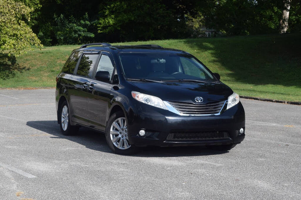 2017 Toyota Sienna XLE 7-Passenger AWD