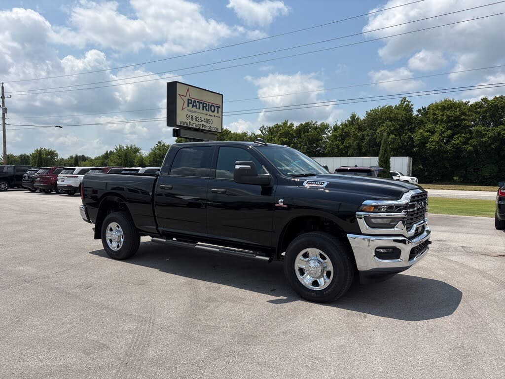 2025 RAM 2500 Tradesman Crew Cab 4WD