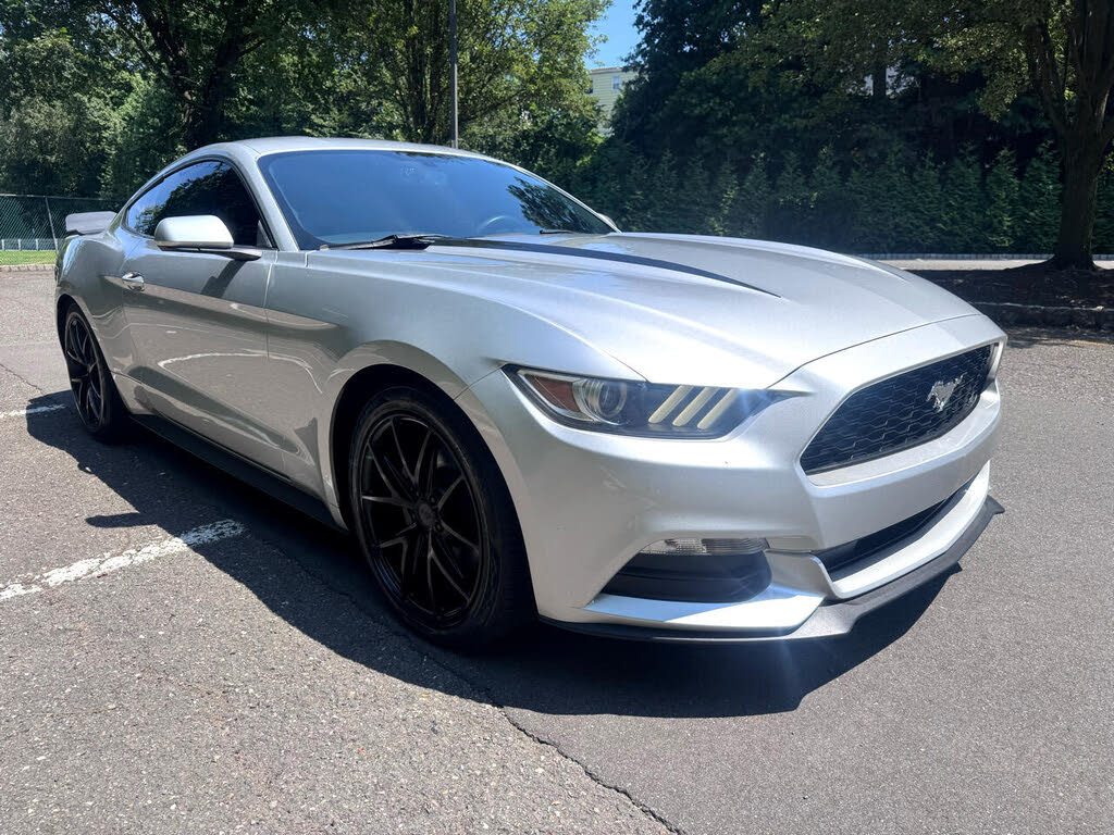 2017 Ford Mustang V6 Coupe RWD
