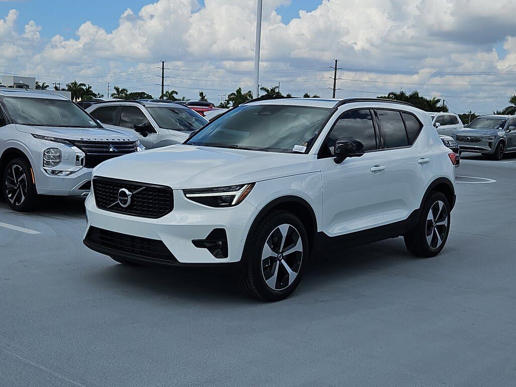 2026 Volvo XC40 B4 Plus FWD