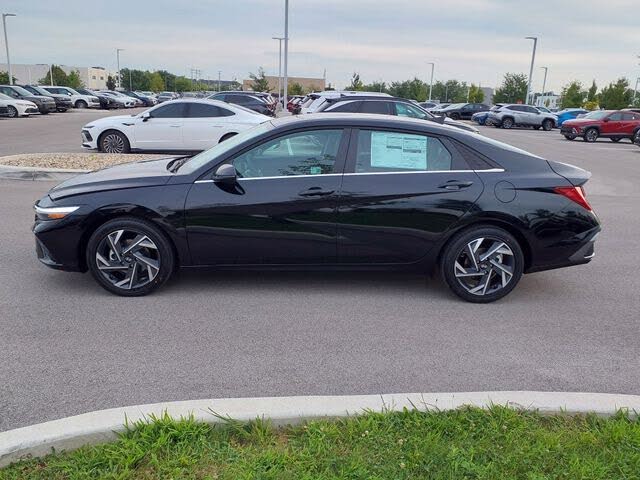 2025 Hyundai Elantra Limited FWD