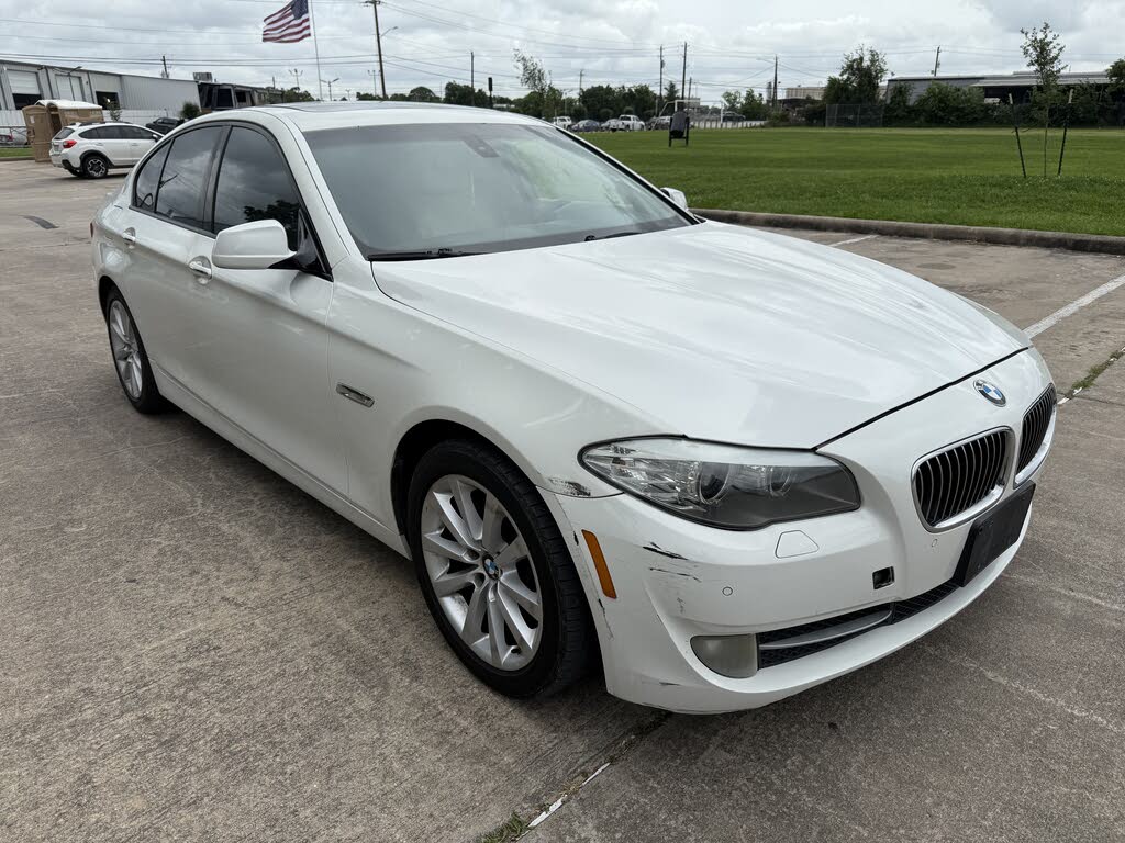 2011 BMW 5 Series 528i Sedan RWD