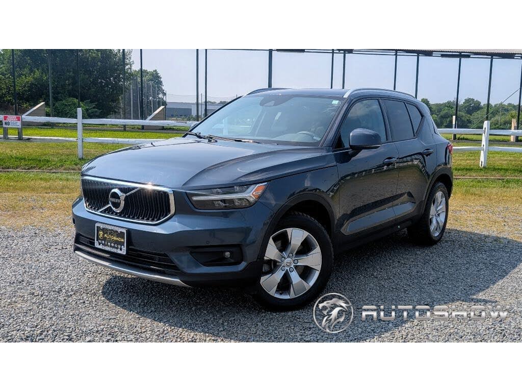 2022 Volvo XC40 T5 Momentum AWD