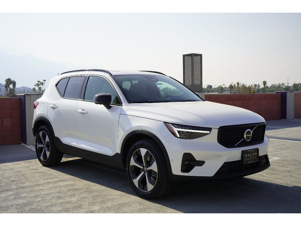 2026 Volvo XC40 B5 Plus AWD