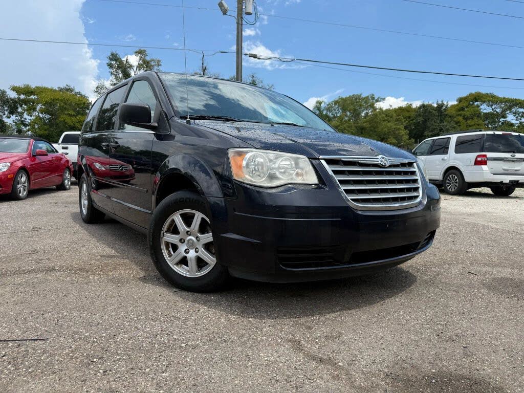 2010 Chrysler Town & Country LX FWD