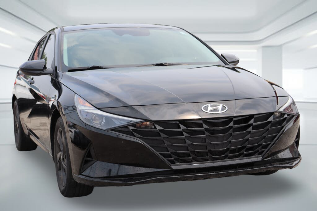 2022 Hyundai Elantra Preferred FWD with Sun and Tech Package
