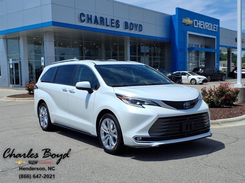 2022 Toyota Sienna Platinum 7-Passenger FWD