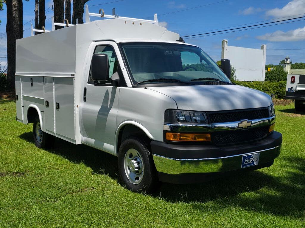 2025 Chevrolet Express Chassis 3500 Cutaway 139