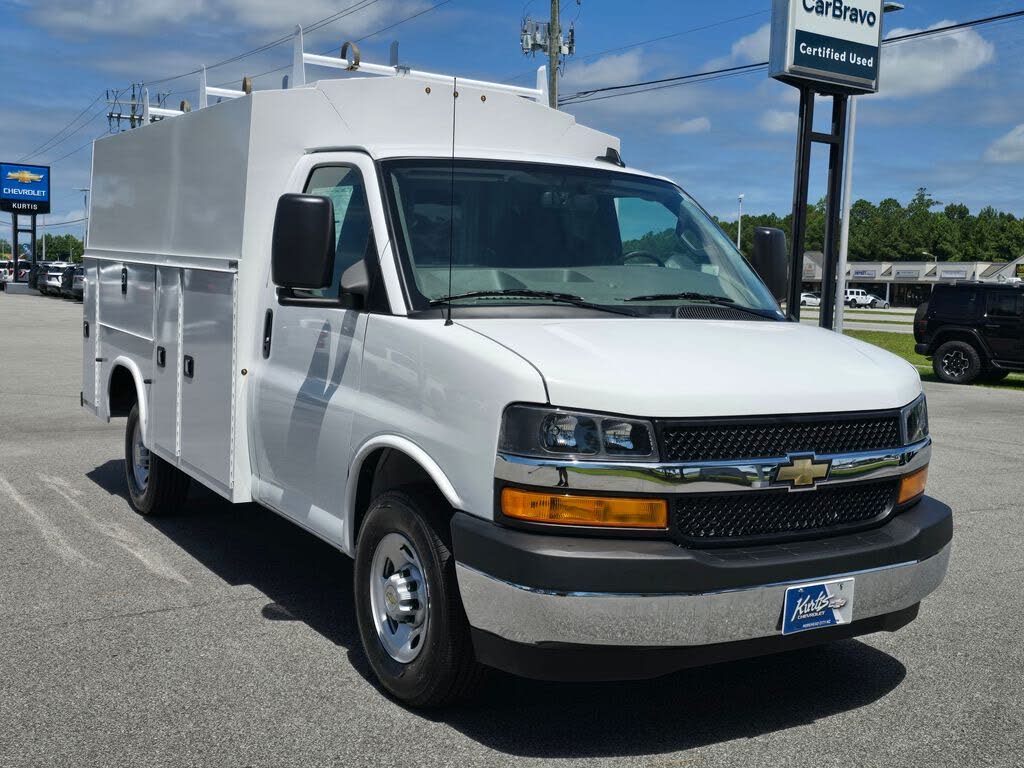 2025 Chevrolet Express Chassis 3500 Cutaway 139