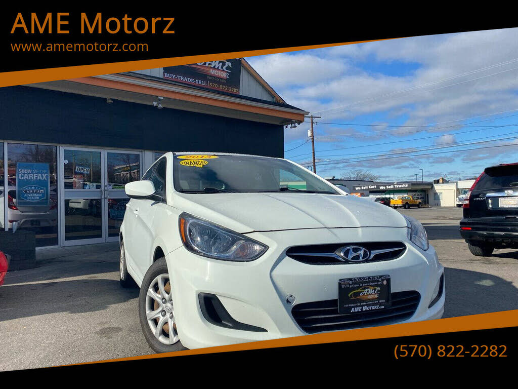2012 Hyundai Accent GS 4-Door Hatchback FWD
