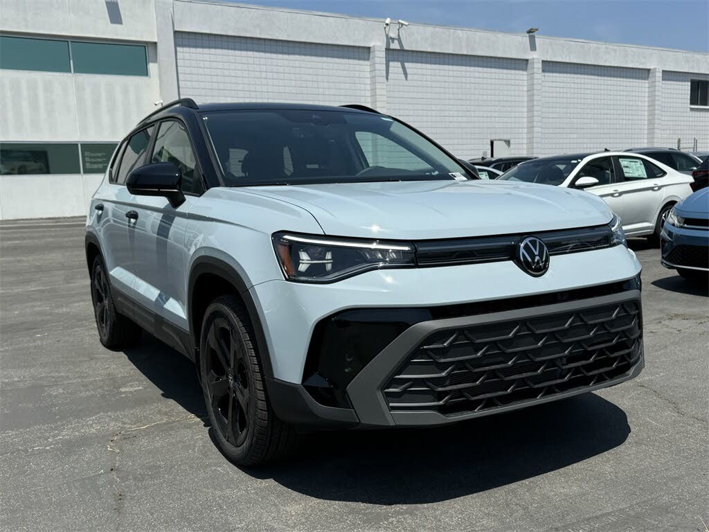 2025 Volkswagen Taos SE Black 4Motion