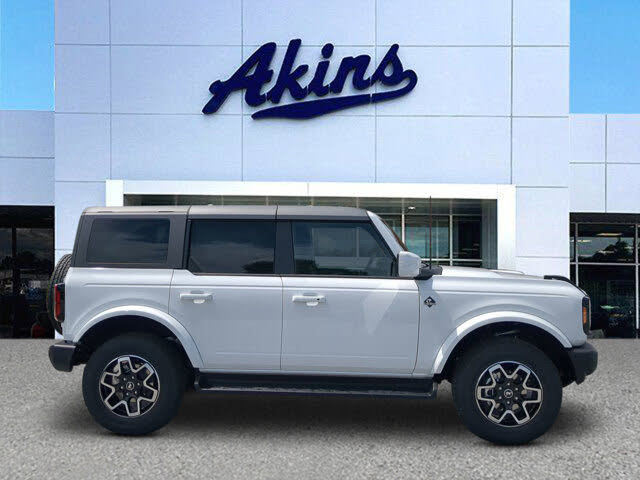 2025 Ford Bronco Outer Banks 4-Door 4WD