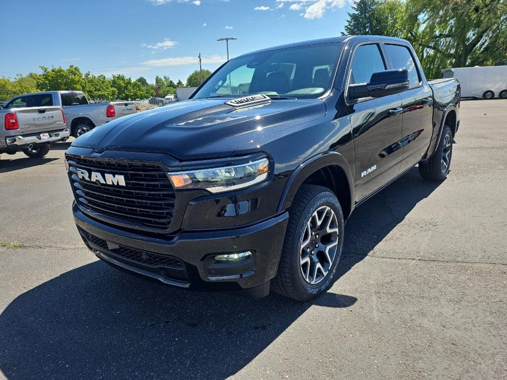 2025 RAM 1500 Laramie Crew Cab 4WD