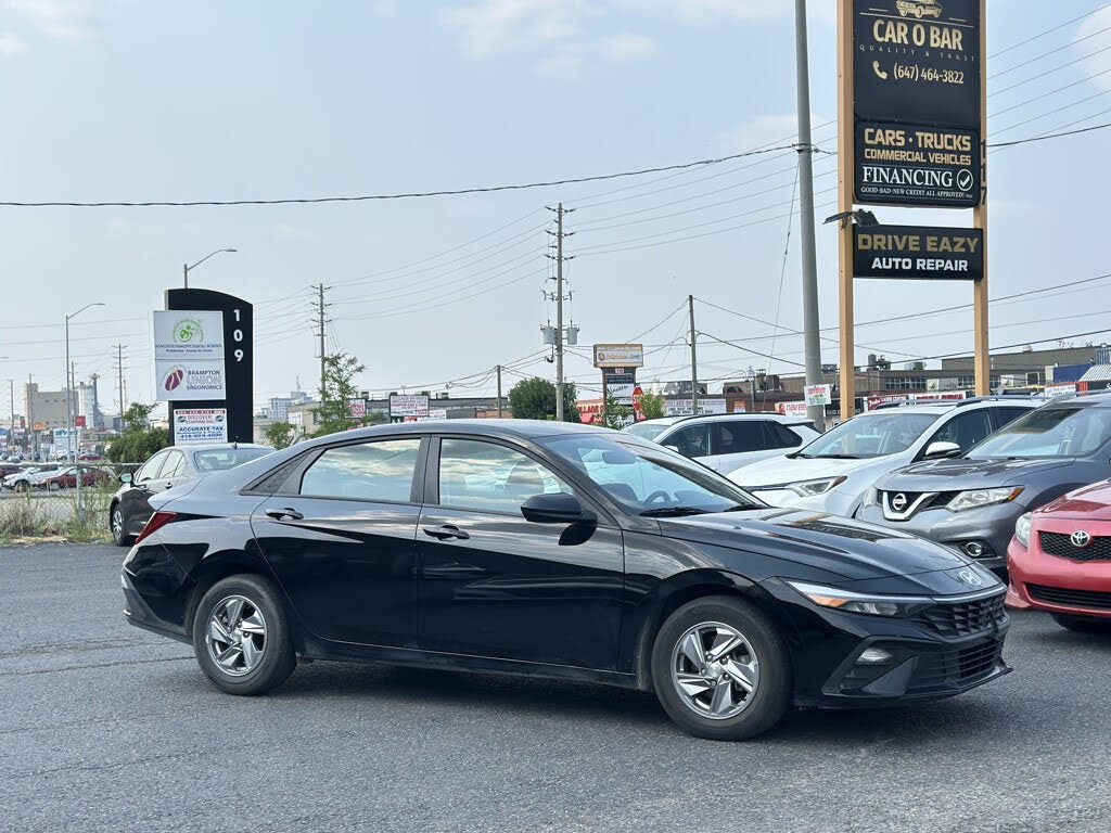 Hyundai Elantra Essential FWD 2024