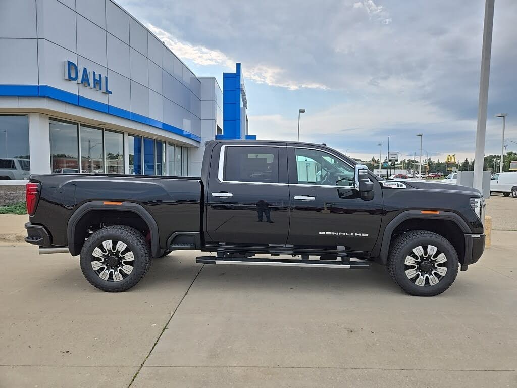 2025 GMC Sierra 3500HD Denali Crew Cab 4WD