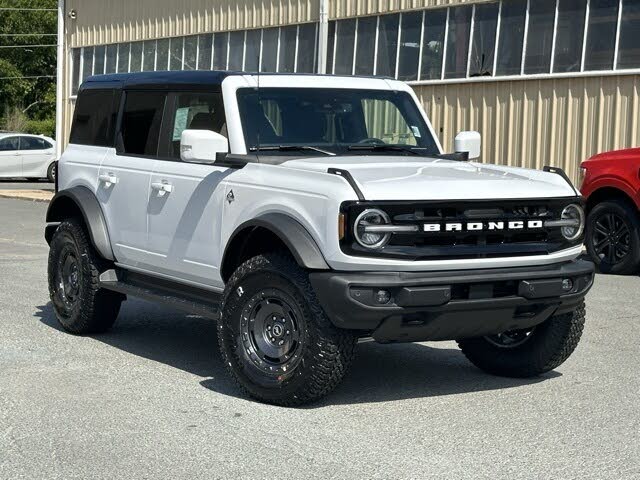 2025 Ford Bronco Outer Banks 4-Door 4WD