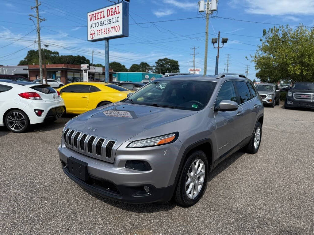 2018 Jeep Cherokee Latitude FWD with Tech Connect Package