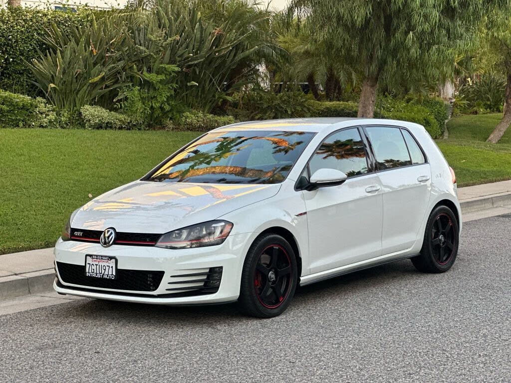 2015 Volkswagen Golf GTI 2.0T SE 4-Door FWD