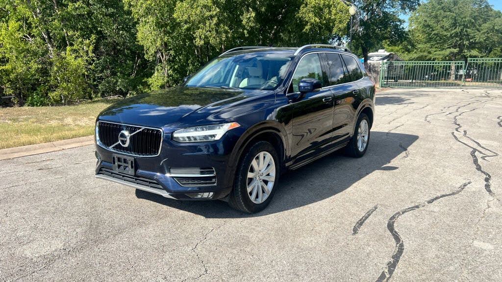 2016 Volvo XC90 T6 Momentum AWD