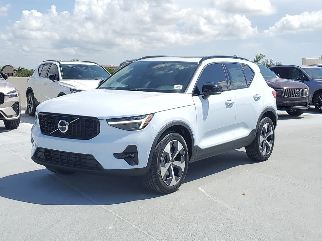 2026 Volvo XC40 B5 Plus AWD