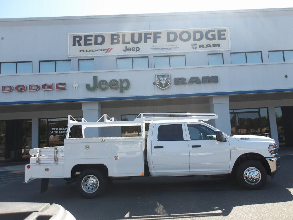2025 RAM 3500 Chassis Tradesman Crew Cab LB DRW 4WD
