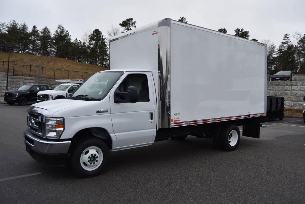 2024 Ford E-Series Chassis E-450 SD Cutaway 158 DRW RWD