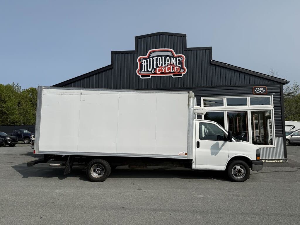 GMC Savana Chassis 3500 177 Cutaway with 1WT RWD 2016